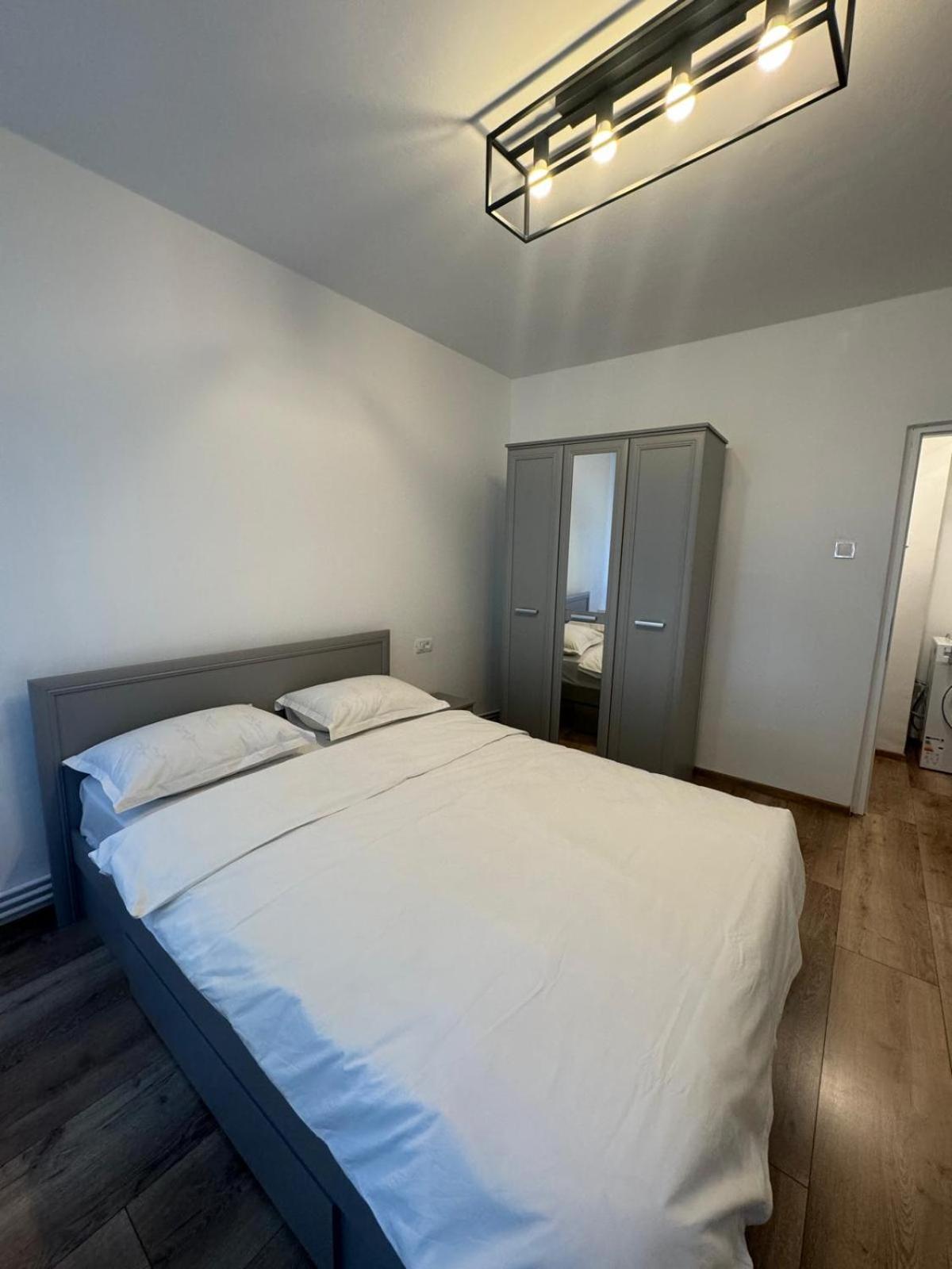 Peony Apartament Craiova Exterior photo
